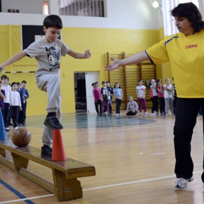 Cum vede un doctor sportiv ideea suplimentării orelor de educaţie fizică: „Nu vreau ca sportul şcolar să însemne 2+2=5!”